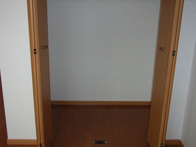内装８